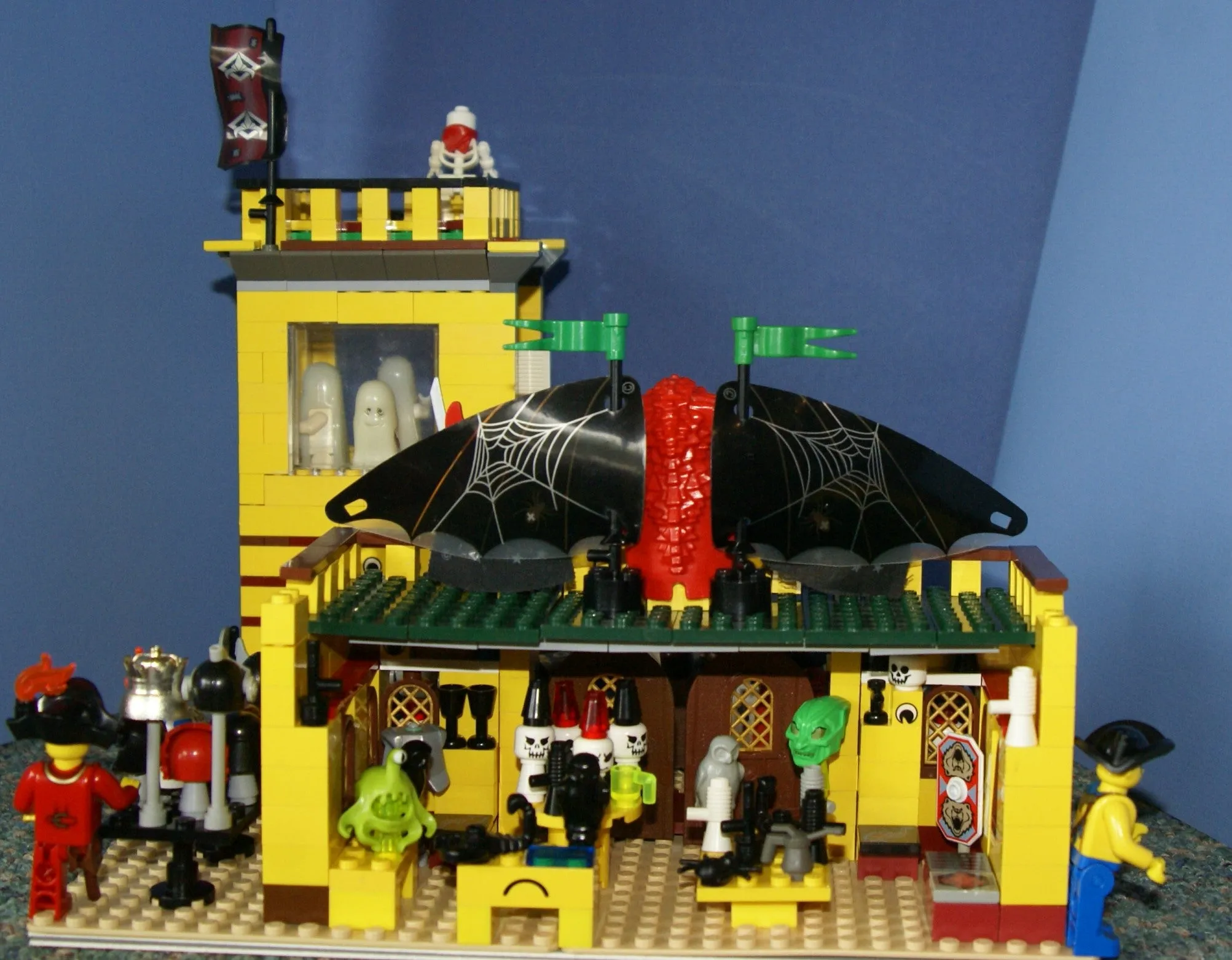 CUSTOM LEGO KIT HALLOWEEN SET: HAUNTED GHOST TOWER, WITCH SHOP, PLAYGROUND, RIDES (1130 pcs). 35 RARE RETIRED MINIFIGURES, 8 ANIMALS: WITCH, GLOW-IN-THE-DARK GHOSTS, HARRY POTTER TEAM, SOLDIERS, SKELETONS, MONSTERS, KNIGHTS ETC...(KIT 14)